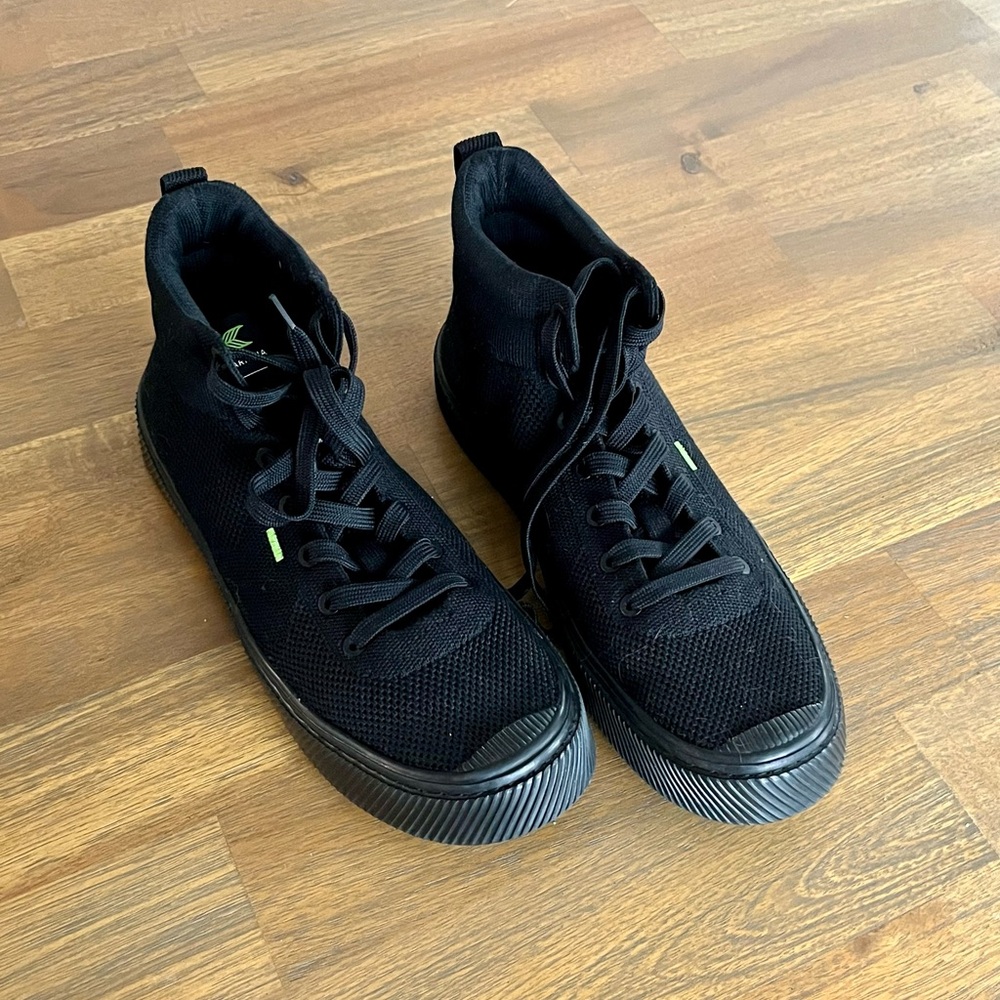 Cariuma Black High-Top Sneakers